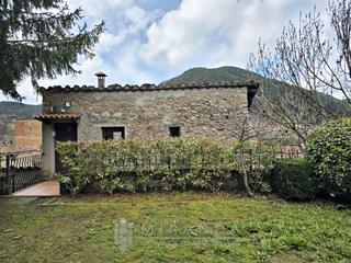 Casa a Carrer del pont del raval 4. Impresionante casa en el centro de ripoll
