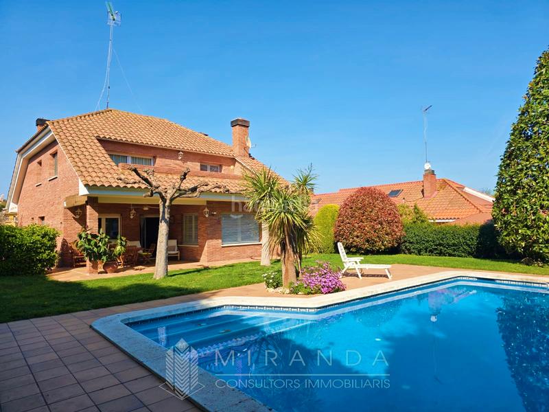 Foto 74f008d4-e59c-46c8-8351-3d706a3f0644. Chalet con riscaldamento parcheggio piscina in Canovelles