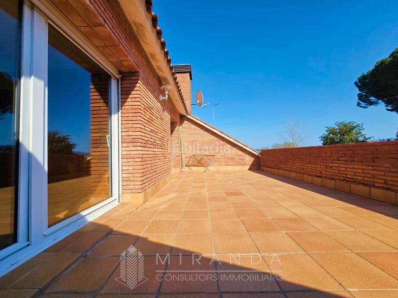 Foto ba2f75e2-8741-4a65-86a6-ad9ab1603501. Chalet con riscaldamento parcheggio piscina in Canovelles