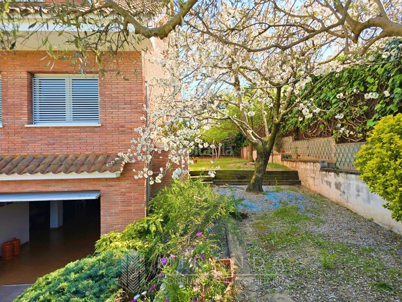 Foto c12c3700-d0cf-4072-b142-8af86a3c5a46. Chalet con riscaldamento parcheggio piscina in Canovelles