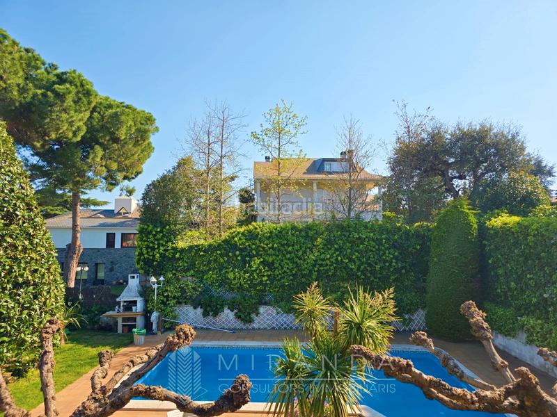 Foto d9abf222-3f7e-4adc-9233-c5603560fe0d. Chalet con riscaldamento parcheggio piscina in Canovelles