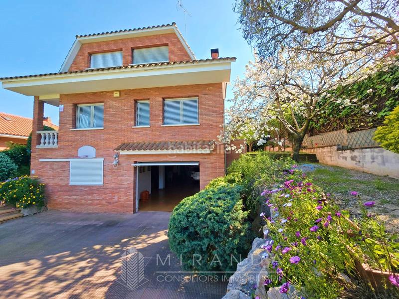 Foto e038ba6a-e727-4ed8-8814-515c3e5cc9fb. Chalet con riscaldamento parcheggio piscina in Canovelles