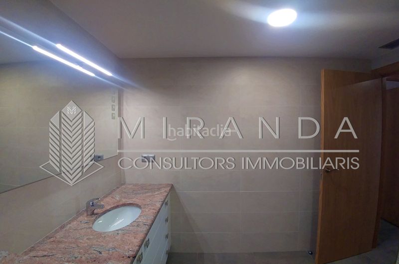 Foto 054494ba-e2f8-4d08-a4af-720d340f5e61. Alquiler piso en camí romà 37 vivienda ideal también como local profesional / despacho en Granollers