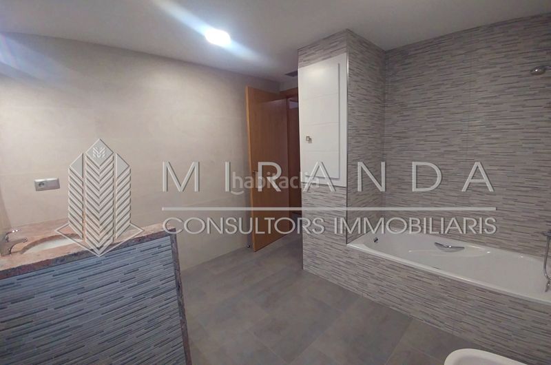 Foto 1bc1db6f-e4cf-432b-9da1-349de7cdd003. Alquiler piso en camí romà 37 vivienda ideal también como local profesional / despacho en Granollers