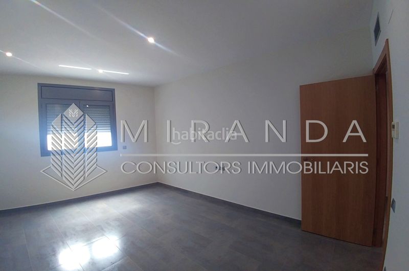 Foto 2e1112f1-6a3a-41c0-8fbf-ff8e5f2fb2db. Alquiler piso en camí romà 37 vivienda ideal también como local profesional / despacho en Granollers