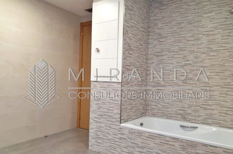 Foto d4f5a8ad-33bd-414a-abd4-38de85929fbd. Alquiler piso en camí romà 37 vivienda ideal también como local profesional / despacho en Granollers