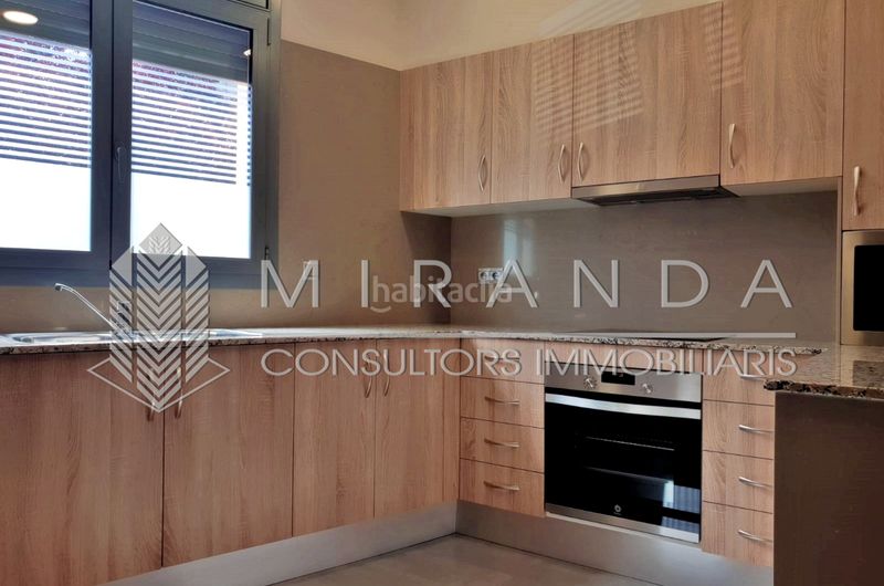 Foto fd64bea1-5756-4a63-bafc-68efee36bd39. Alquiler piso en camí romà 37 vivienda ideal también como local profesional / despacho en Granollers