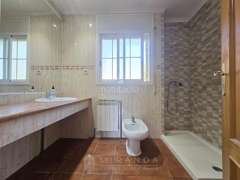 Foto f9df1323-2a2a-4899-b3fd-49bafcd33e6c. Haus mit kamin heizung parking in Vilanova del Vallès
