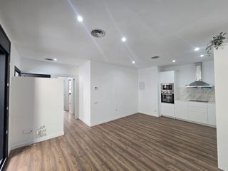 Appartement à Carrer juan de la cierva 23. Planta baja con terraza, entrada independiente, sin comunidad