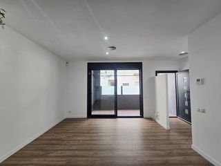 Etagenwohnung in Carrer juan de la cierva 23. Planta baja con terraza, entrada independiente, sin comunidad