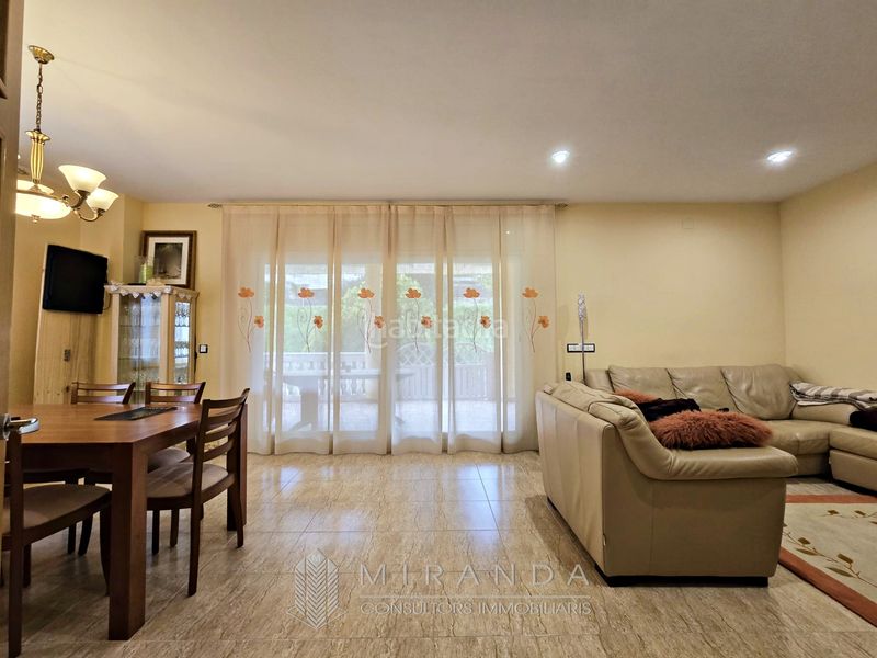 Foto bb7d28cf-ac64-4f5e-815e-40ac6fceafc2. Xalet amb calefacció aparcament piscina a Cànoves i Samalús