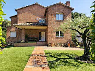 Chalet  Carrer rovelló