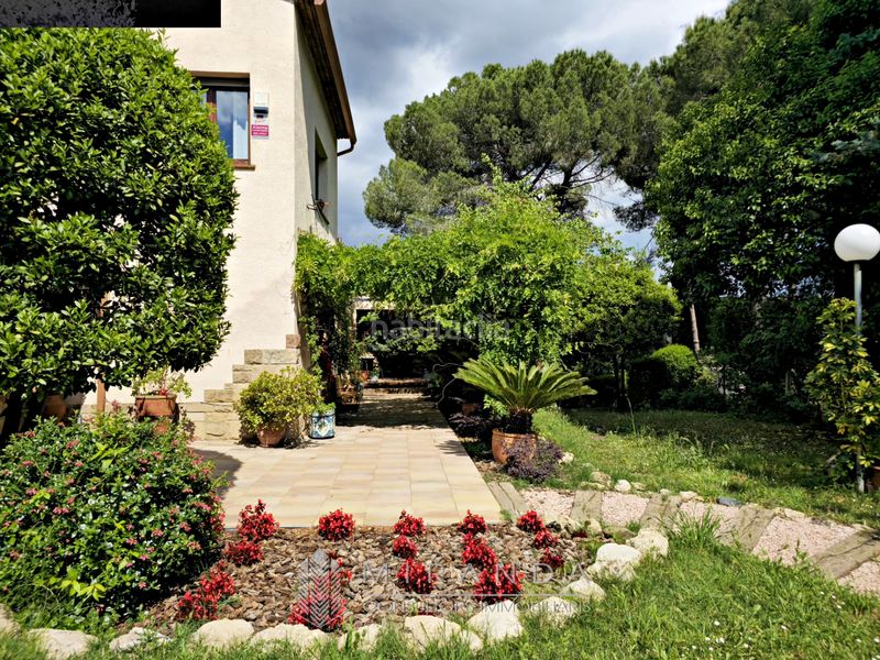 Foto b4663f5a-eb45-424f-8882-6dd40ce51276. Chalet mit kamin parking pool in Ametlla del Vallès (L´)