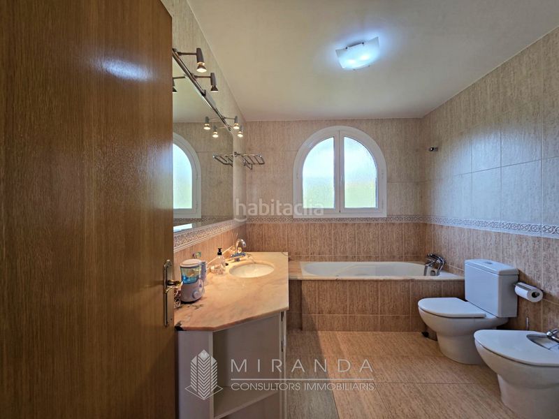 Foto 7c8f8509-24db-431d-bd89-986b86033c19. Chalet with fireplace heating parking in Ametlla del Vallès (L´)