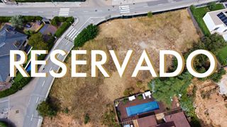 Terreny residencial a Passatge can camp 17. Terreno urbano con proyecto de vivienda en l’ametlla del vallès