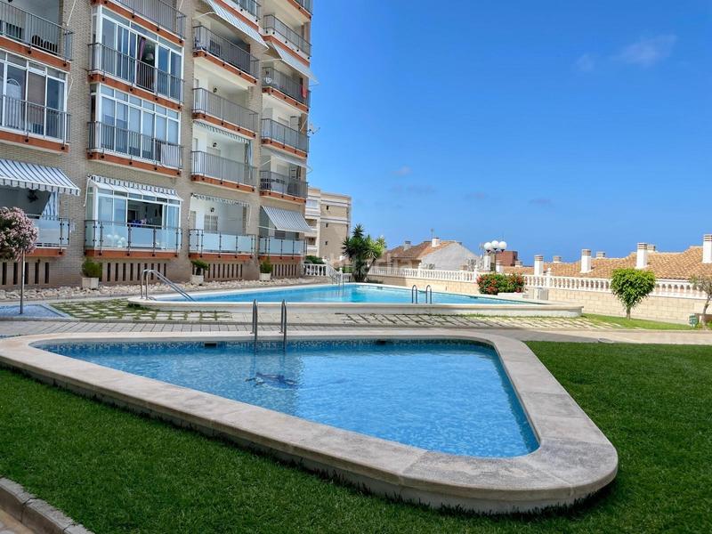 Foto a62989e3-f33d-42d8-b869-fe8941114f9f. Casa en calle calle islas canarias 14 bungalow en playa de arenales en Elche / Elx