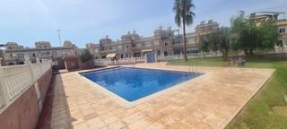 Maison à Calle de creta 80. Bungalow en gran alacant  una oportunidad única