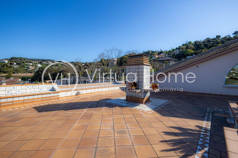 Foto 0b662965-cd8e-4b87-a611-dc2e8ab3afce. Chalet exclusiva residencia con encanto, jardín privado y una ubicación inmejorable en Santa Susanna