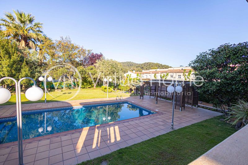 Foto 9687e930-348b-4bc5-98d5-e7f75ae46fc1. Chalet exclusiva residencia con encanto, jardín privado y una ubicación inmejorable en Santa Susanna