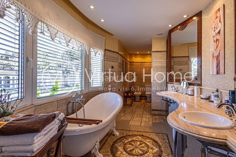 Foto b77a8230-a39b-44cc-90ac-83dbd30a5dcc. Chalet exclusiva residencia con encanto, jardín privado y una ubicación inmejorable en Santa Susanna