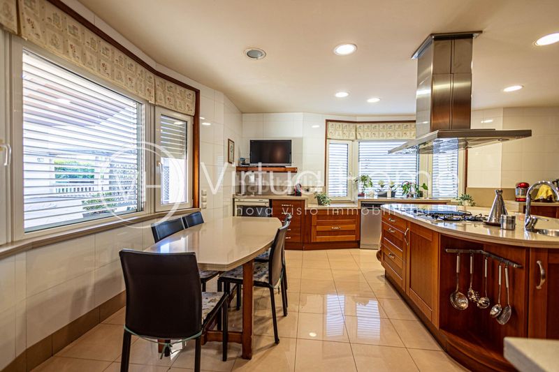 Foto c0272c1c-7172-4a90-82d0-d7eec2384d81. Chalet exclusiva residencia con encanto, jardín privado y una ubicación inmejorable en Santa Susanna