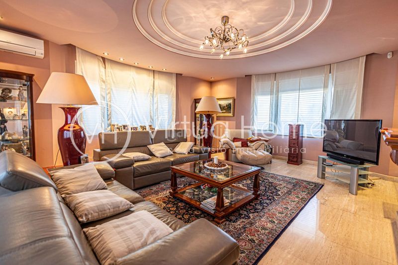 Foto c65dd1a4-5d58-40ae-bdb2-ae0647f31b63. Chalet exclusiva residencia con encanto, jardín privado y una ubicación inmejorable en Santa Susanna
