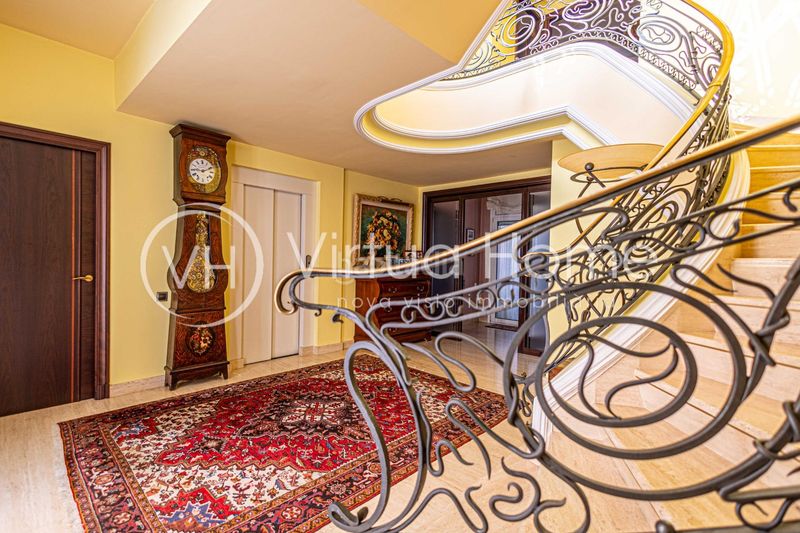 Foto e8cf498f-88cf-4a9a-aee8-879648cb85ef. Chalet exclusiva residencia con encanto, jardín privado y una ubicación inmejorable en Santa Susanna