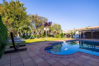 Chalet en Santa Susanna. Exclusiva residencia con encanto, jardín privado y una ubicación