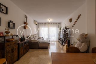 Pis a Santa Susanna. Finca de 2002 y con piscina comunitaria