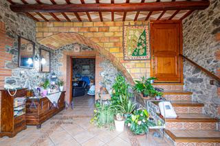 Mas à Maçanet de la Selva Poble. Exclusiva masía del siglo xviii con encanto histórico y comodida