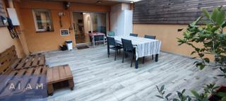 Appartement à Calella. Piso reformado con terraza en el corazón de calella