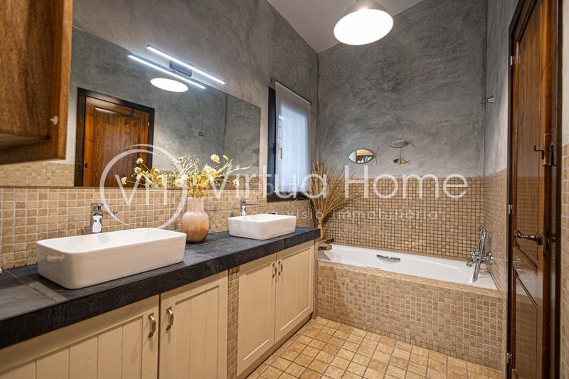 Foto 8f8e79e1-831c-42cd-b966-0316ab48129b. Casa con riscaldamento parcheggio piscina in Pinemar Pineda de Mar