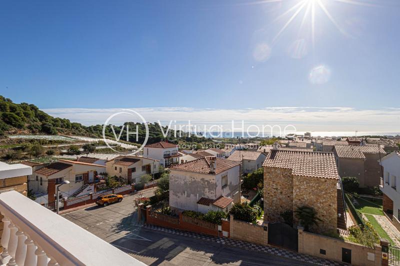 Foto 139d3ac6-2fae-4e63-a427-b6a94b606555. Chalet in calle sert 27 in Pinemar Pineda de Mar