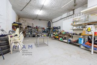 Business premise in Can Moré - Santa Anna - Can Feliu de Merola. Local en planta 1 con una superficie de 300 m2.