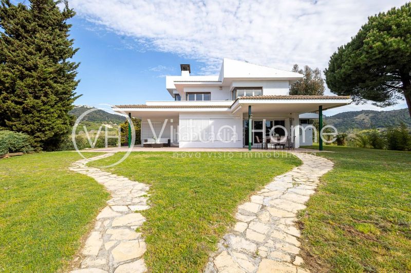 Foto 11249029-f659-46b0-92b9-7a102da1e60b. Chalet en sant jaume 58 espectacular chalet céntrico con grandísimo jardín en Pineda de Mar