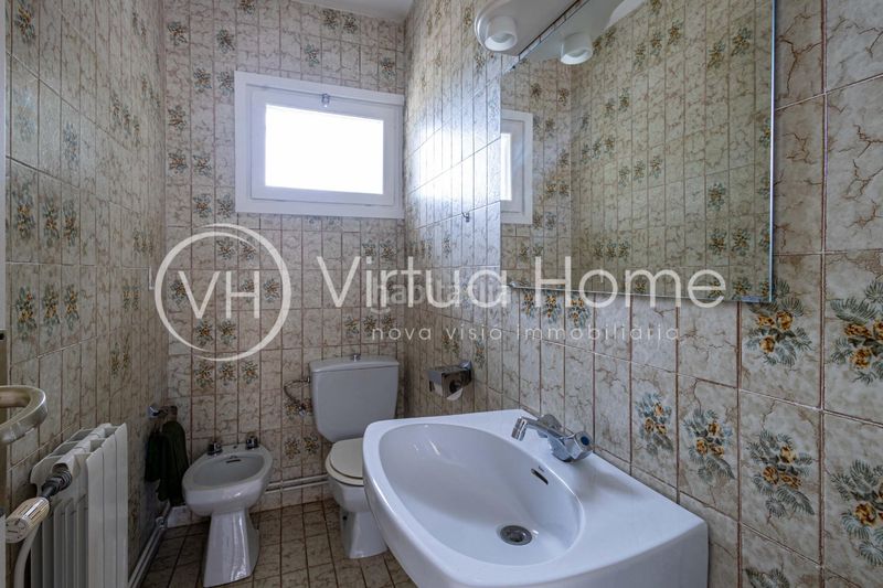 Foto e162191a-4cdf-48db-8015-505a80cce700. Chalet en sant jaume 58 espectacular chalet céntrico con grandísimo jardín en Pineda de Mar