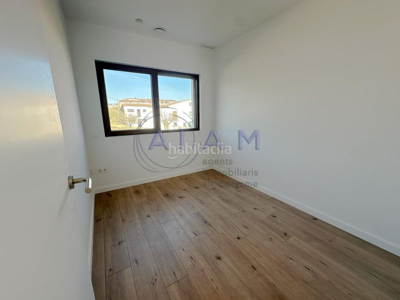 Foto f5fb5346-2555-43bf-8e9d-74565fe10bda. Casa amb aparcament a Tordera Tordera