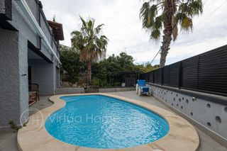 Haus in Santa Susanna. Chalet con licencia turística y 4 apartamentos. vistas al mar y