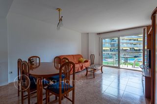 Flat in Santa Susanna. Amplia vivienda con mucha luz y piscina