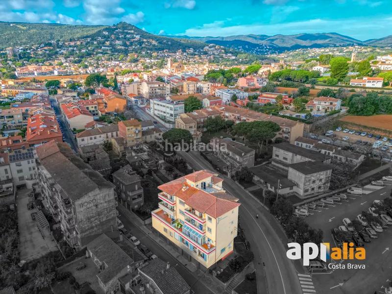 Foto 1d3f72e4-ff2b-46b6-a840-e758906c730f. Apartamento luminoso piso con enorme terraza en el corazón en Calonge