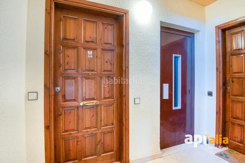 Foto 3ad1400a-f851-4641-89f0-8ce34939ce44. Apartamento luminoso piso con enorme terraza en el corazón en Calonge