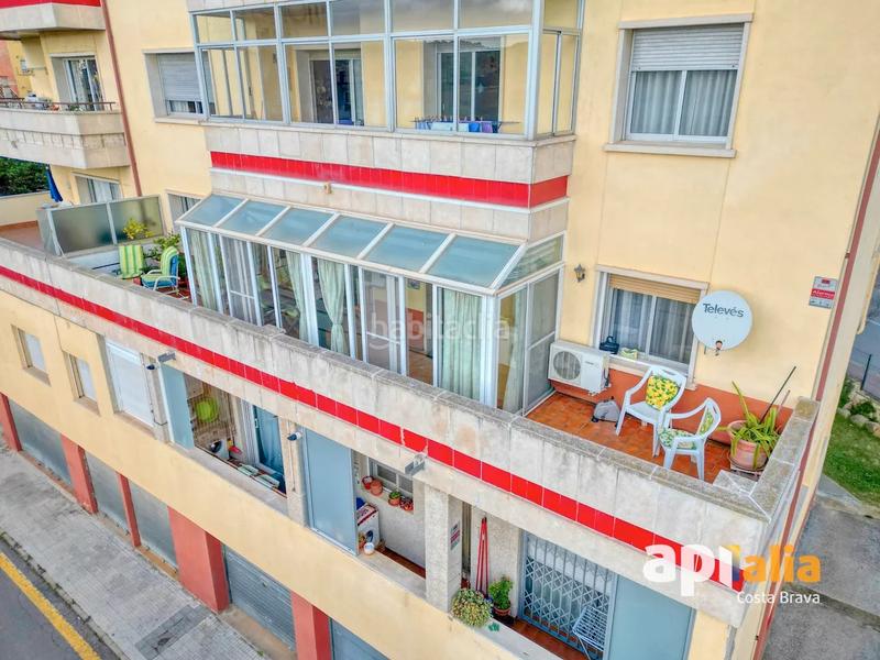 Foto 988a7606-0088-4f58-a9f4-3c95a0dbe163. Apartamento luminoso piso con enorme terraza en el corazón en Calonge