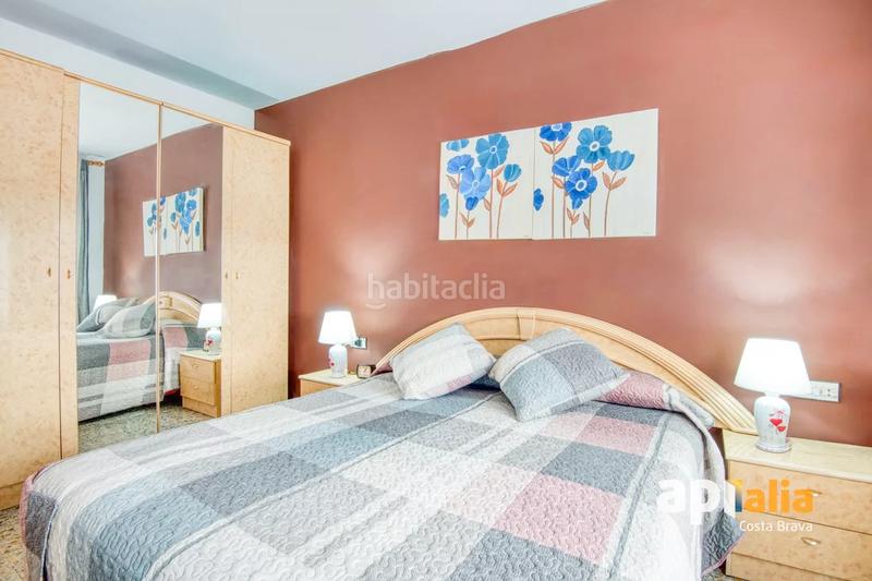 Foto a9ca70bf-345d-47c2-9ba8-6200255f734a. Apartamento luminoso piso con enorme terraza en el corazón en Calonge