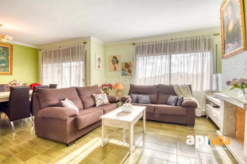 Foto b2a852cf-3f86-4a13-99b5-c38812c4647a. Apartamento luminoso piso con enorme terraza en el corazón en Calonge
