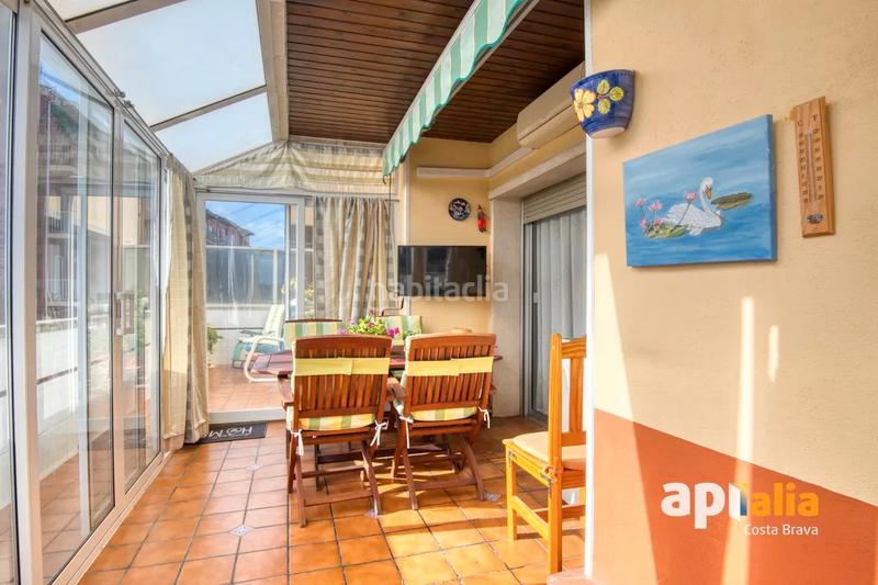 Foto f8176112-e61a-4f82-8276-4e7c62a5a1d6. Apartamento luminoso piso con enorme terraza en el corazón en Calonge