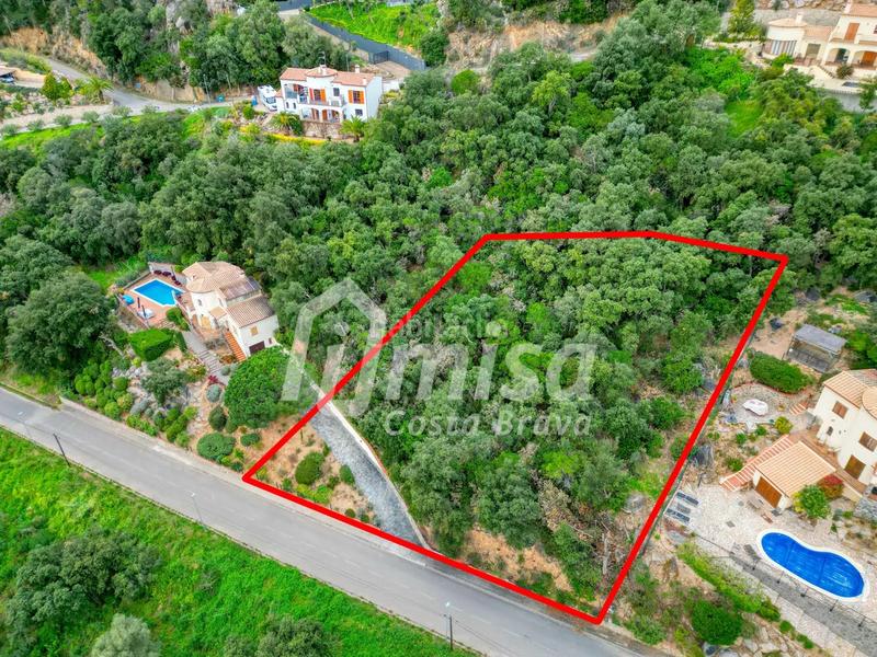 Foto e36318ef-bbf7-4efb-82fc-70e1f60536e6. Terreny residencial a calle de parís 3 a Cabanyes-Mas Ambrós-Mas Pallí Calonge