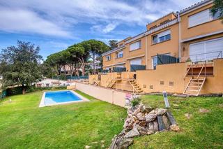 Casa adossada  Paseo safir. Casa adosada esquinera con piscina comunitária