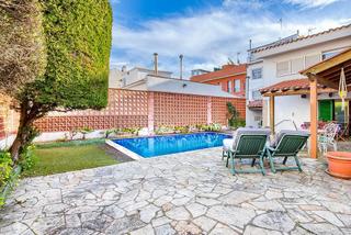 Casa adossada a Vilartagues-Tueda de Dalt. Encantadora casa con piscina y terraza en zona avda. catalunya.s