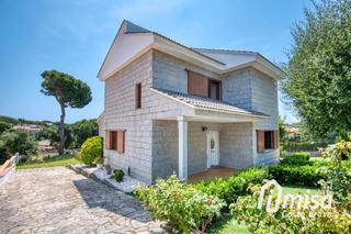 Chalet  Occitania. Amplia casa renovada con jardín y piscina en mas pallí de calong