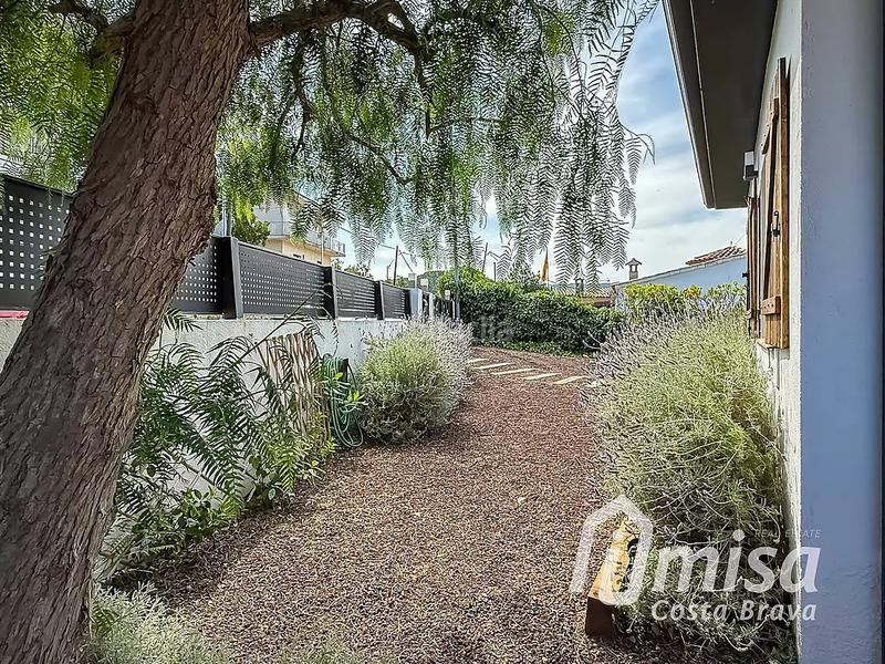Foto 09bd23ec-e78a-4f10-91ac-8a48e0e25bb1. Chalet una tranquila casa de fácil mantenimiento con piscina y muchos rincones de encanto en Calonge